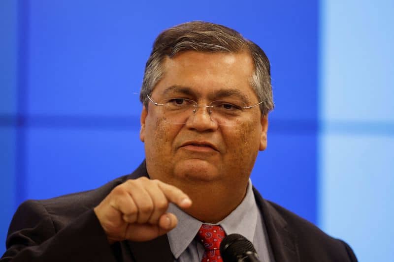 Mais de 200 pessoas foram presas ou apreendidas em investigações sobre violência nas escolas, diz Dino