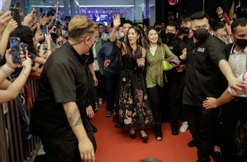 Na Malásia, vencedora do Oscar Michelle Yeoh promete cultivar talentos do cinema local