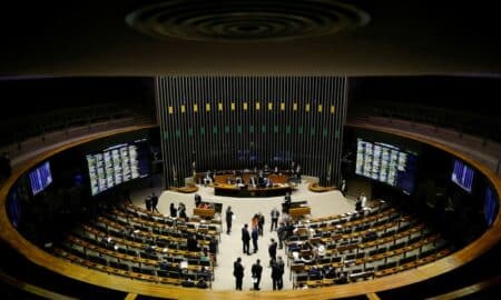 Sessão do Congresso é adiada para a próxima semana a pedido de líderes