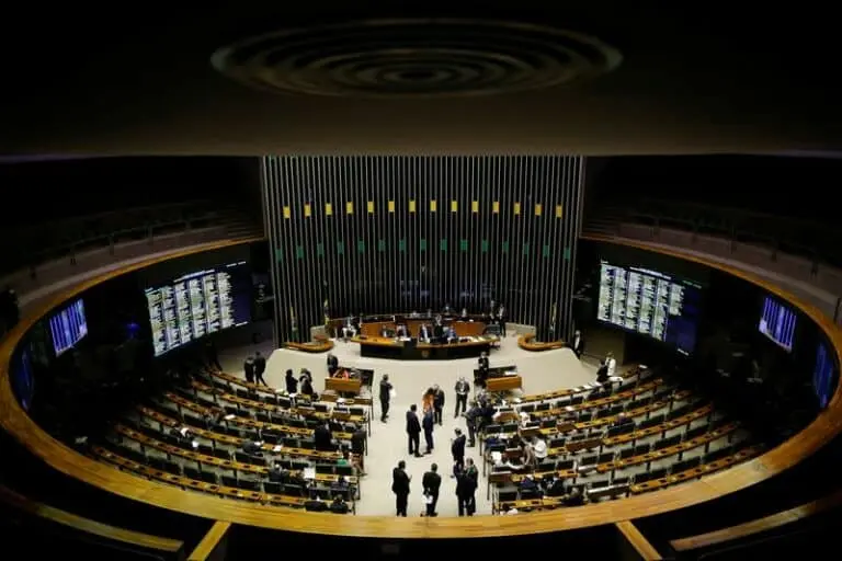 Sessão do Congresso é adiada para a próxima semana a pedido de líderes