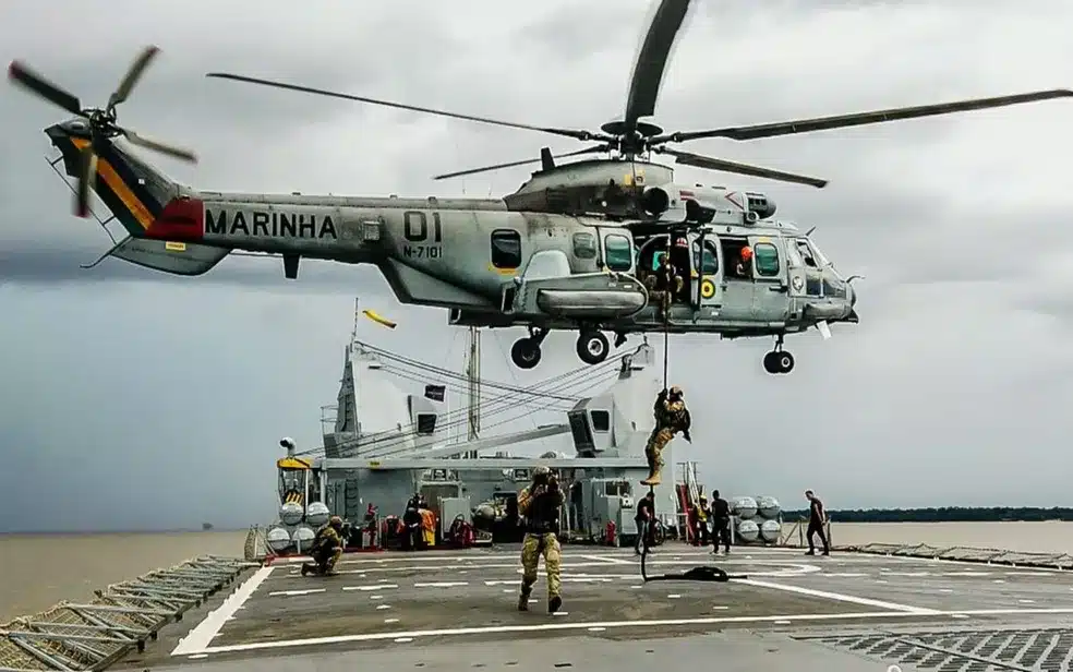 Helicóptero cai em Formosa durante treinamento da Marinha e deixa dois mortos
