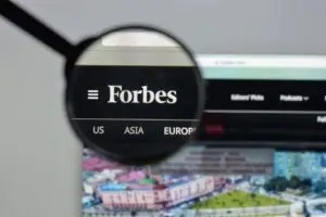 Forbes publica lista de bilionários brasileiros 2026 em nova edição da revista