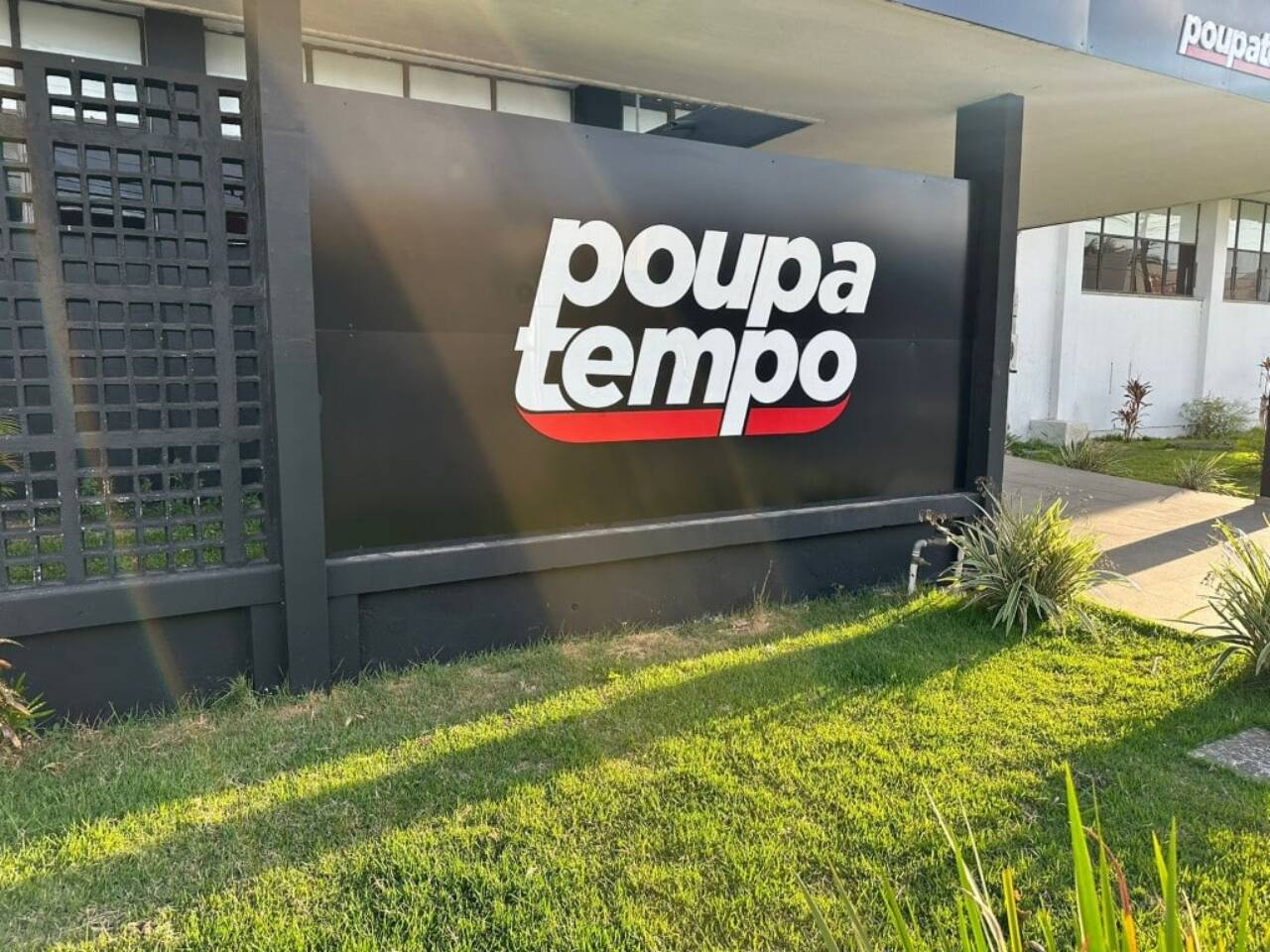 Governo de SP amplia Poupatempo digital incluindo tapa-buraco e iluminação pública online