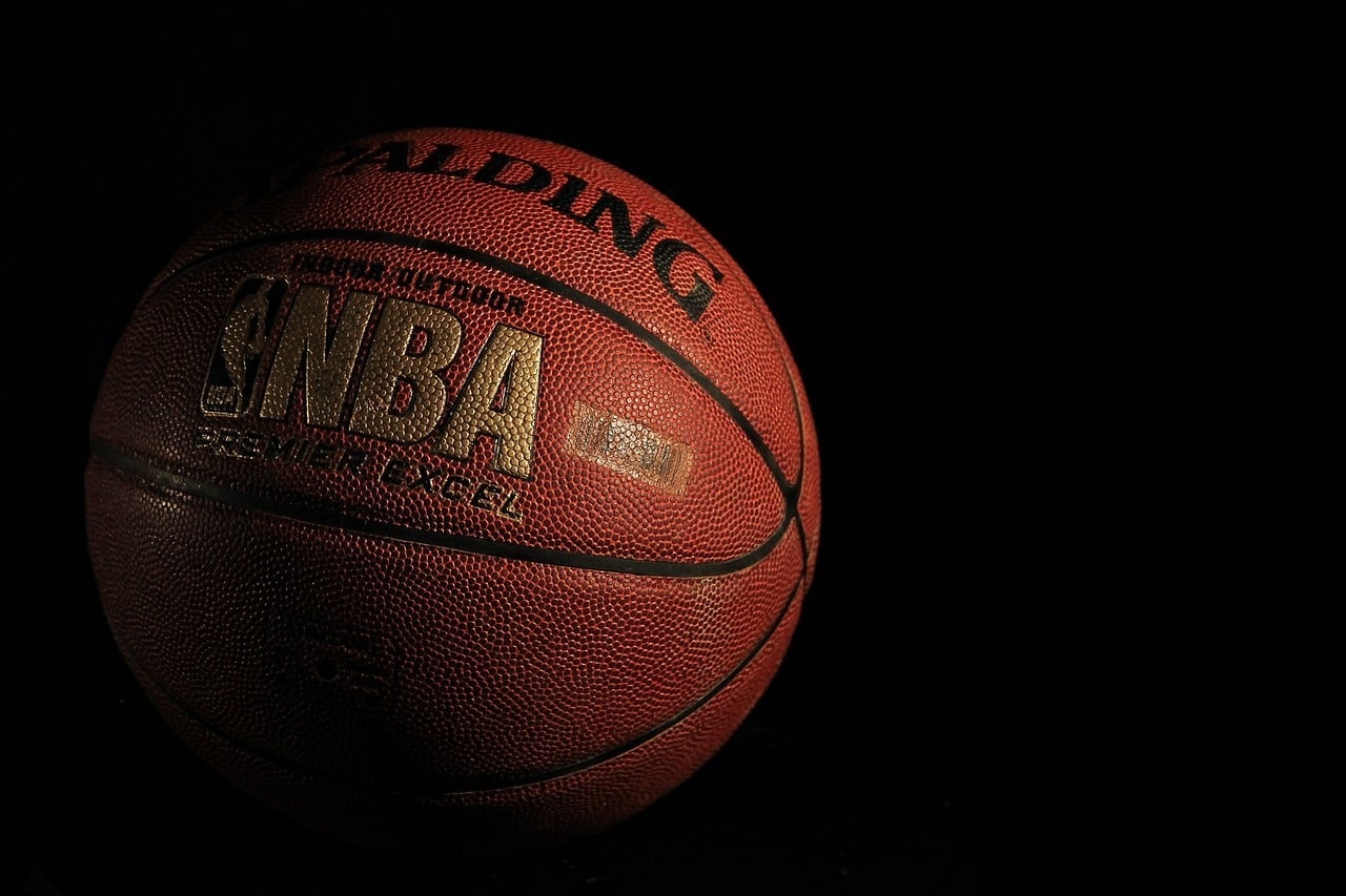 Magic Johnson se torna o quarto atleta a entrar para seleta lista da 'Forbes'