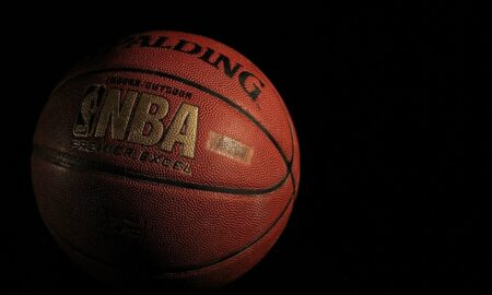 Magic Johnson se torna o quarto atleta a entrar para seleta lista da 'Forbes'