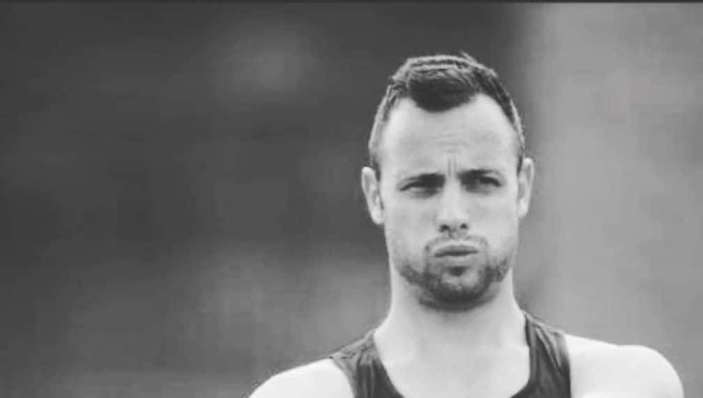Oscar Pistorius recebe liberdade condicional 10 anos após matar namorada
