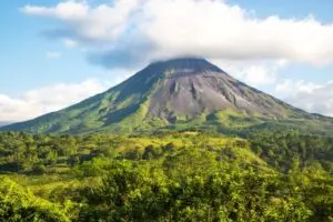 L’observatoire détaille la différence clé entre les éruptions et les épisodes d’activité du volcan Kilauea