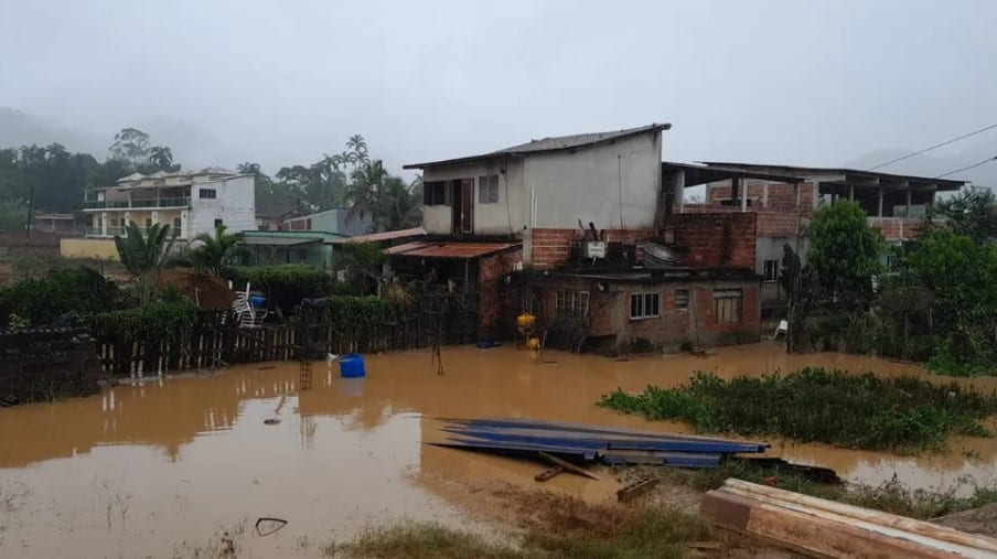 Rio de Janeiro: Chuvas matam 2 e deixam mais de 300 desabrigados em Angra dos Reis