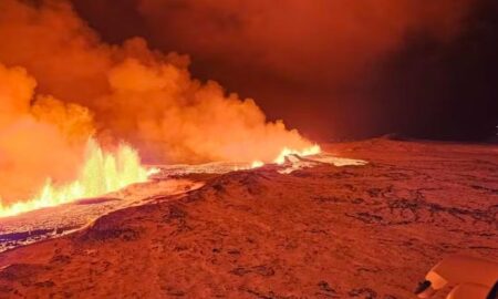 Vulcão entra em erupção na Islândia