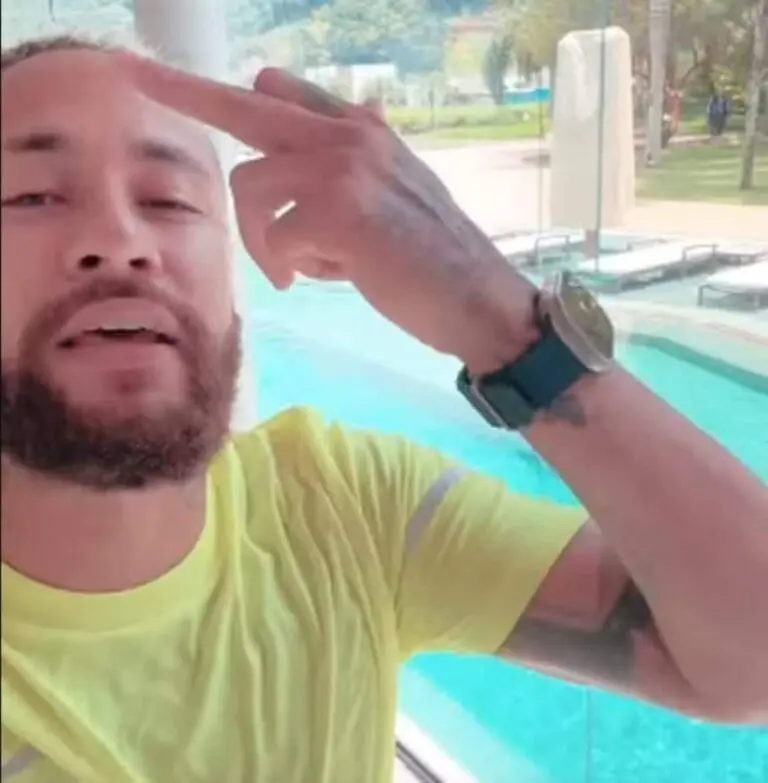 Neymar responde críticas sobre peso com vídeo e ironia: “Chupa, hater!”