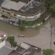 Quatro pessoas morrem depois de forte temporal que alaga vias e afeta metrô e ônibus; Rio entra em estágio operacional 4