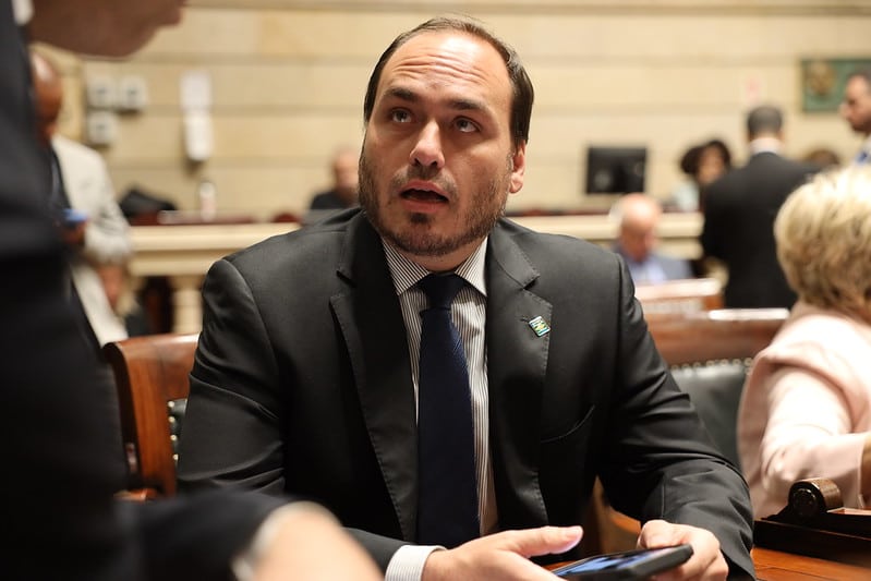 Polícia Federal apreende computador da Abin com Carlos Bolsonaro