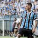 Pavón é apresentado no Grêmio e polemiza ao falar de Coudet: 'Não sou mais amigo, é rival'