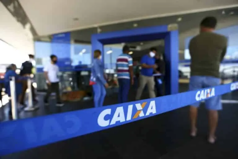agência da Caixa fila de beneficios