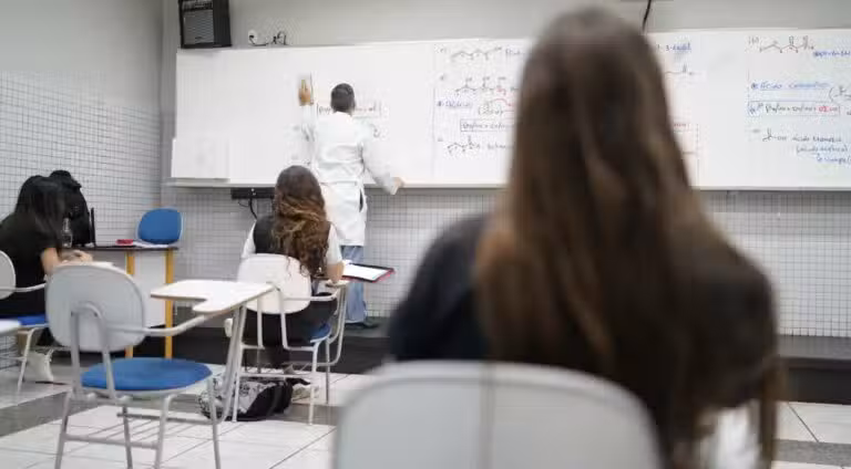 programa pe de meia estudantes alunos ensino medio