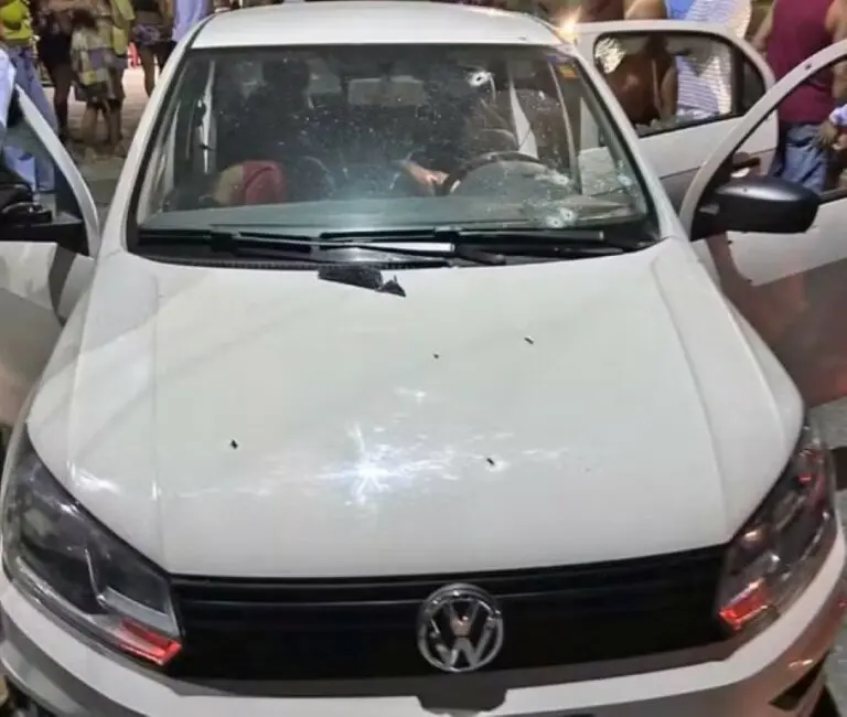 Carro metralhado Rio de Janeiro