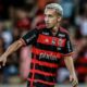 Jogador do Flamengo recupera medalha de campeão carioca após assalto com fuzil no Maracanã