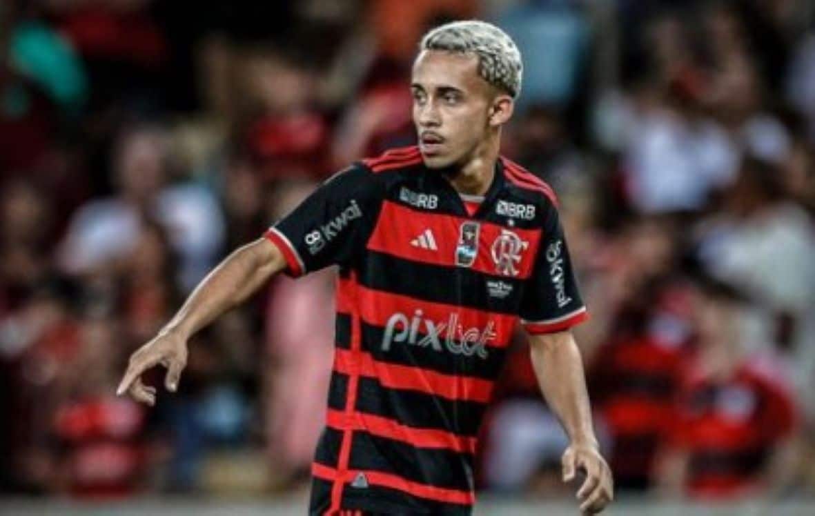 Jogador do Flamengo recupera medalha de campeão carioca após assalto com fuzil no Maracanã