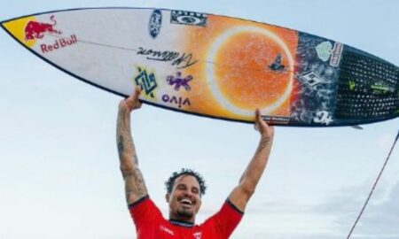Italo Ferreira ganha etapa de Teahupoo e Brasil desencanta no Circuito Mundial de surfe