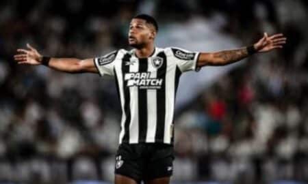 Em jogo com VAR de 10 minutos, Botafogo supera LDU e define futuro na Libertadores fora de casa