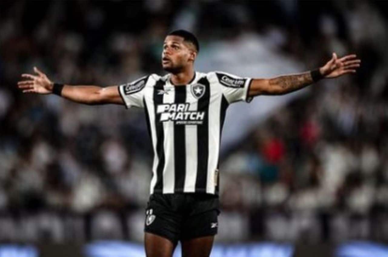 Em jogo com VAR de 10 minutos, Botafogo supera LDU e define futuro na Libertadores fora de casa