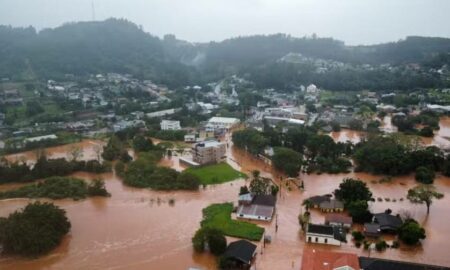 Chuvas causam ao menos dez mortes e governo do RS declara estado de calamidade pública