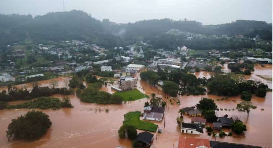 Chuvas causam ao menos dez mortes e governo do RS declara estado de calamidade pública