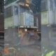 Ciclista atingida por trem
