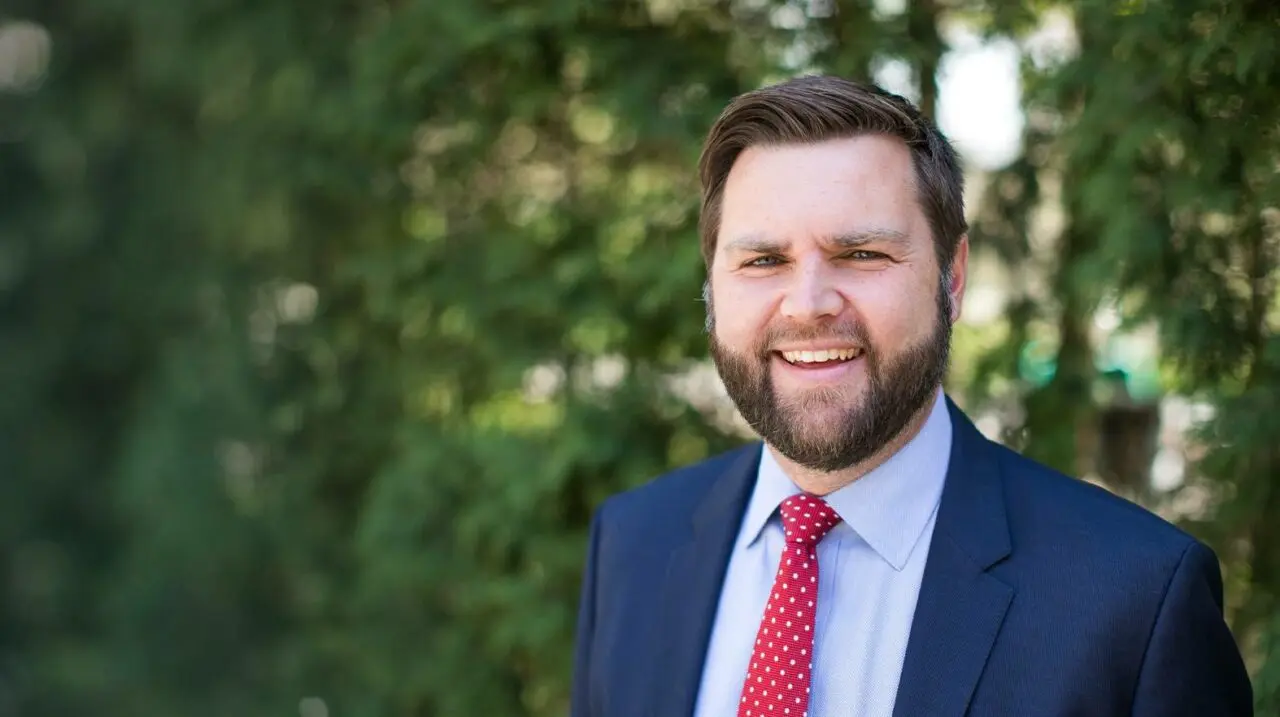 Trump escolhe JD Vance para vice-presidente dos EUA