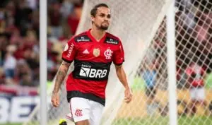 Michael: Da superação à glória no futebol Internacional