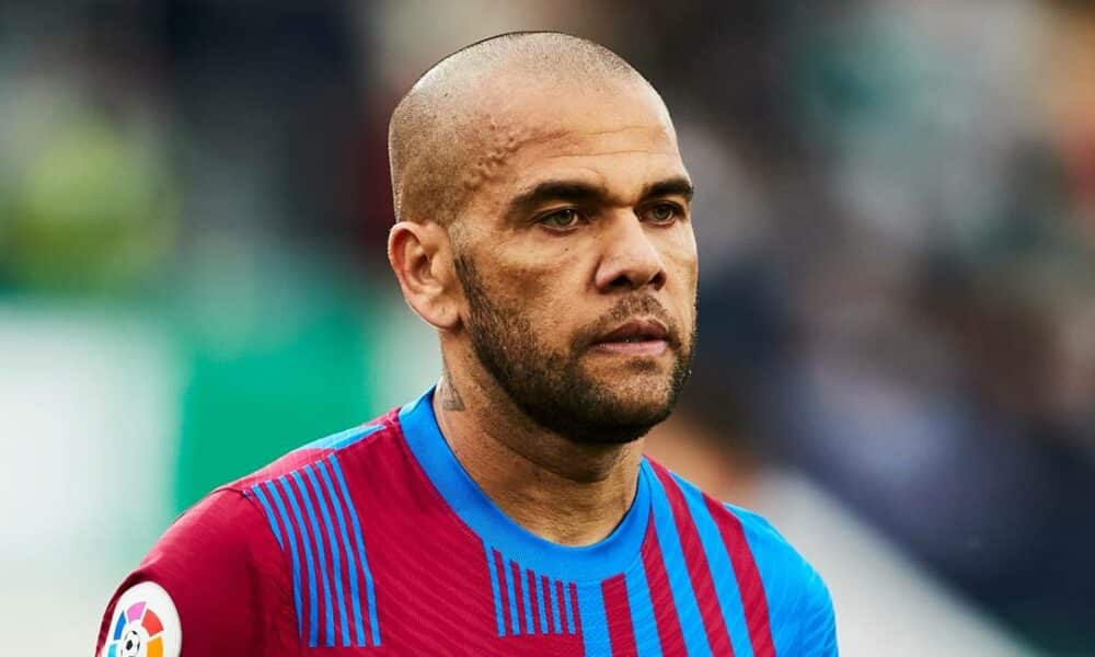 Daniel Alves vender tilbake til banen i amatørkamper i Barcelona etter foreløpig løslatelse