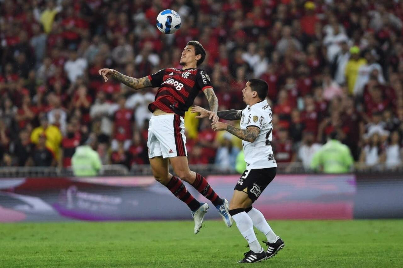 Corinthians x Flamengo buscam virada no Brasileirão: onde assistir e escalações