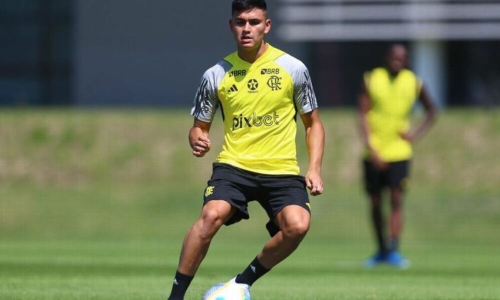 Lesão de De la Cruz abre caminho para Alcaraz se firmar no Flamengo