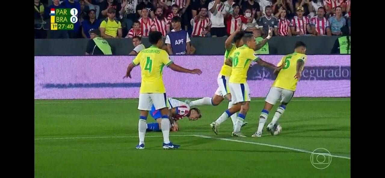 Comentarista critica Bruno Guimarães após gol do Paraguai contra o Brasil