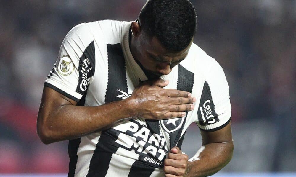 Vitória do Botafogo contra o Corinthians é marcada por expulsão de Ramón Díaz