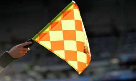 bandeirinha futebol impedimento