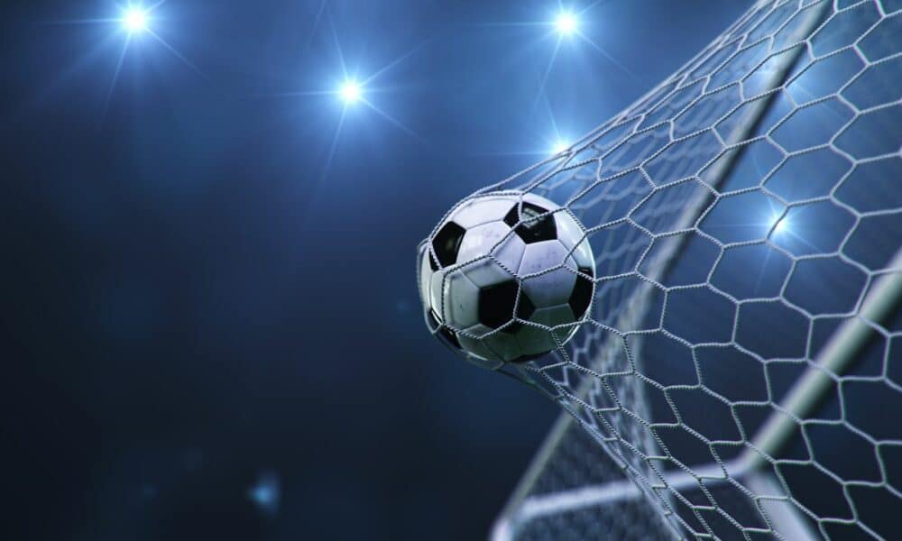 Estugarda amplia com segundo gol de Demirovic e controla o jogo 3×1