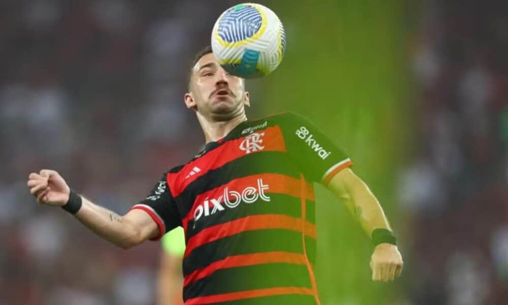 Tite escala Léo Ortiz no lugar de Pulgar para jogo decisivo do Flamengo contra o Peñarol, em Montevidéu, pela Libertadores, atendendo aos pedidos da torcida