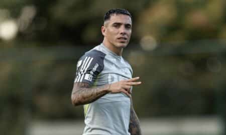 Renzo Saravia atletico