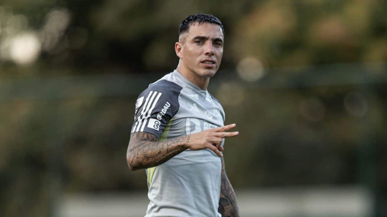 Renzo Saravia atletico