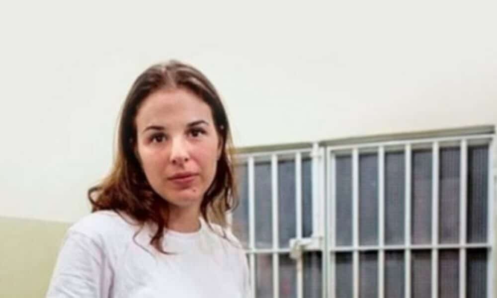Consumidora devolve sandália de Suzane von Richthofen e revela desafios da reintegração de ex-detentos no Brasil