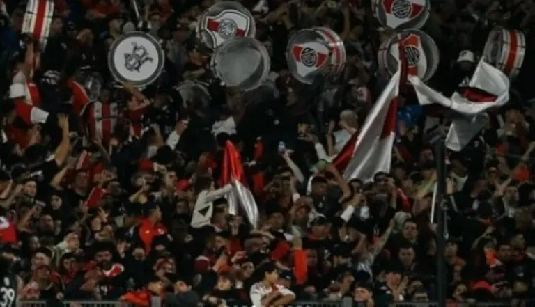 TORCIDA RIVER PLATE