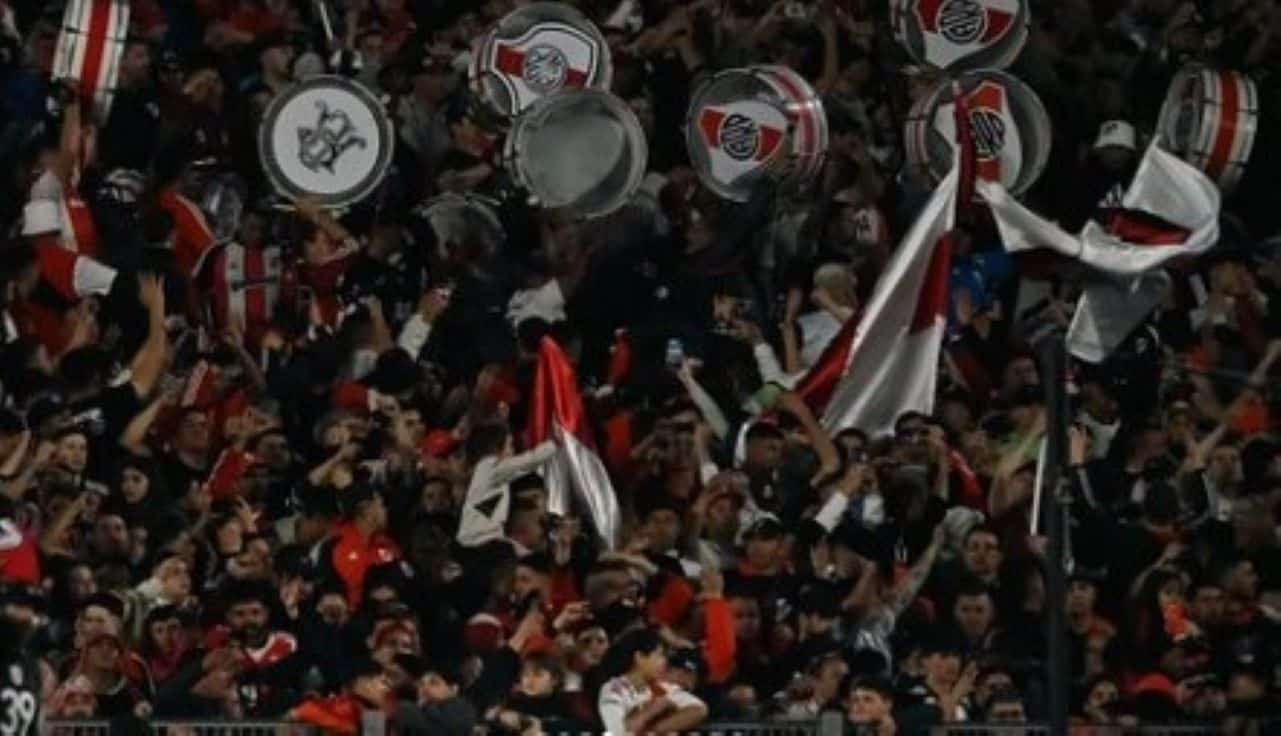 TORCIDA RIVER PLATE