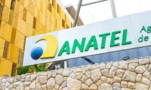 Anatel aprova nova regra para internet via satélite direto em celulares no Brasil