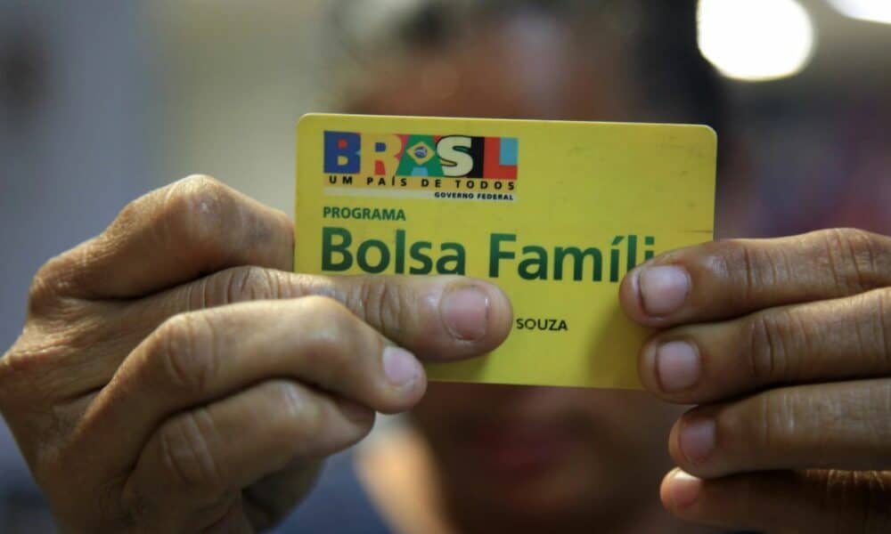 Empréstimos entre R$ 6 mil e R$ 21 mil impulsionam economia e beneficiam inscritos no Bolsa Família em 2025
