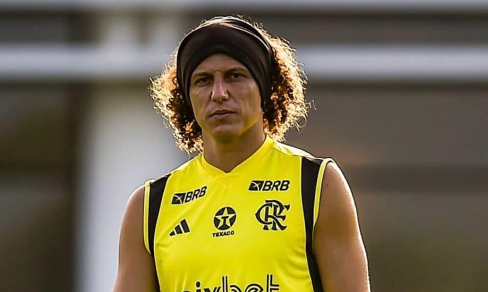 David Luiz leva cartão amarelo em partida acirrada no Maracanã contra Athletico-PR
