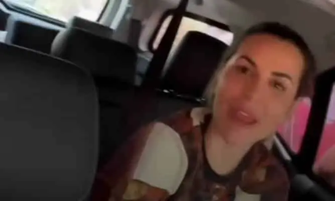 deolane bezerra no carro