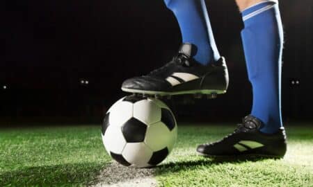 jogador de futebol bola