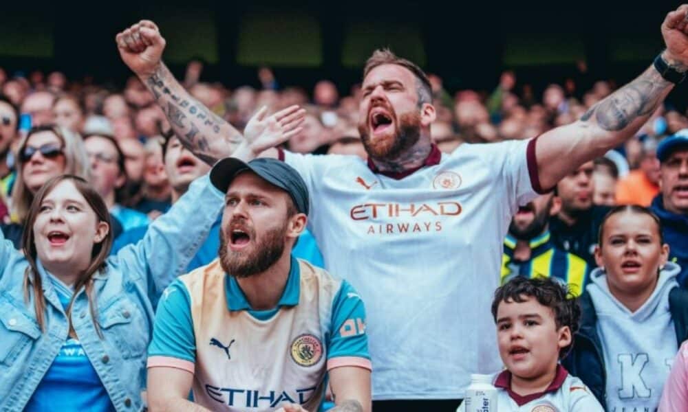 Arsenal segura pressão do Manchester City com retranca após expulsão
