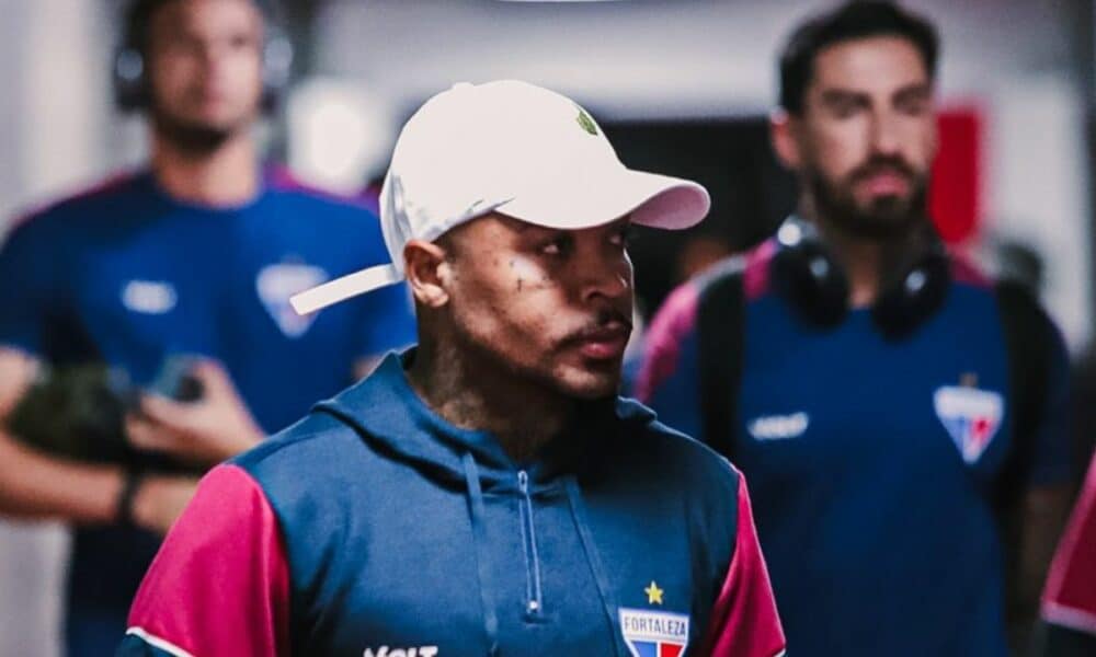 Marinho brilha com dois gols e mantém equilíbrio no placar: jogo segue em aberto